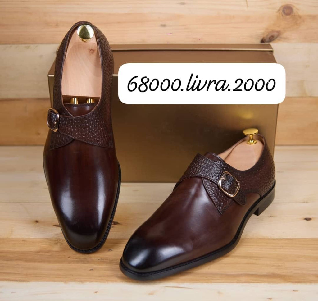 Soulier une boucle matière en cuir