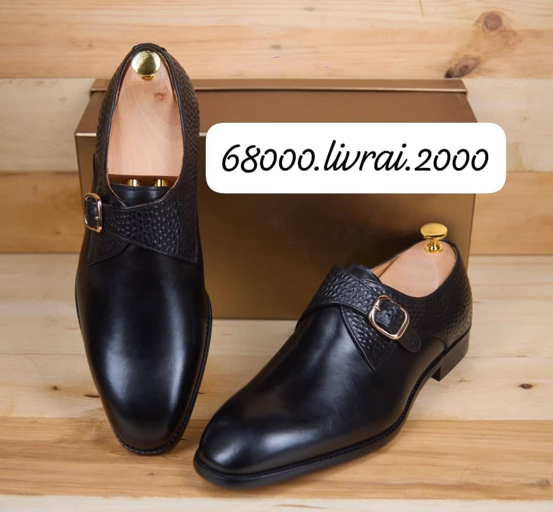 Soulier une boucle matière en cuir