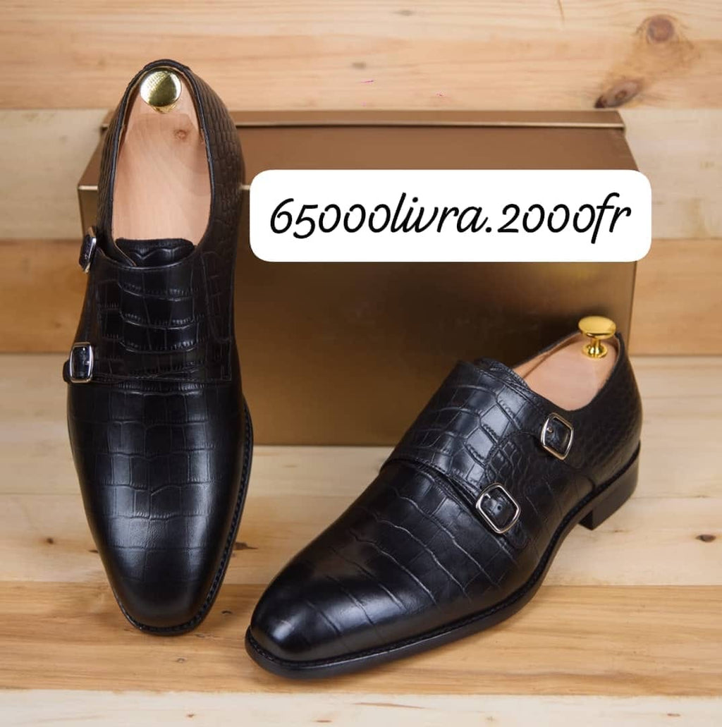 Soulier deux boucles matière en cuir
