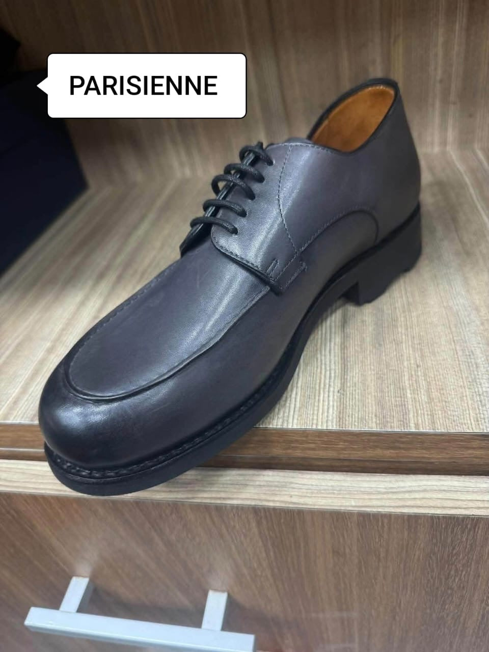 Soulier matière en cuir