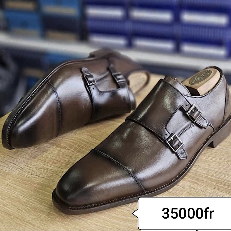 Soulier avec lacets and deux boucles
