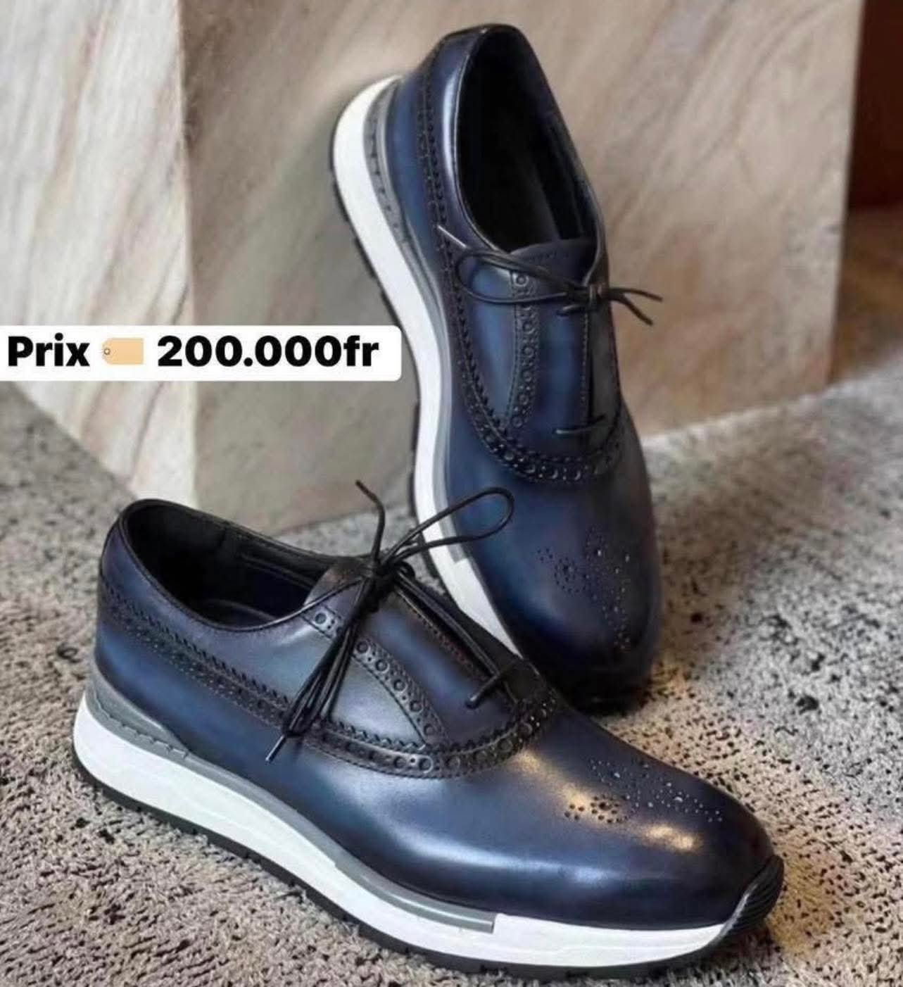BERLUT PARISIENNE MATIÈRE CUIR SAMELLE GOMME