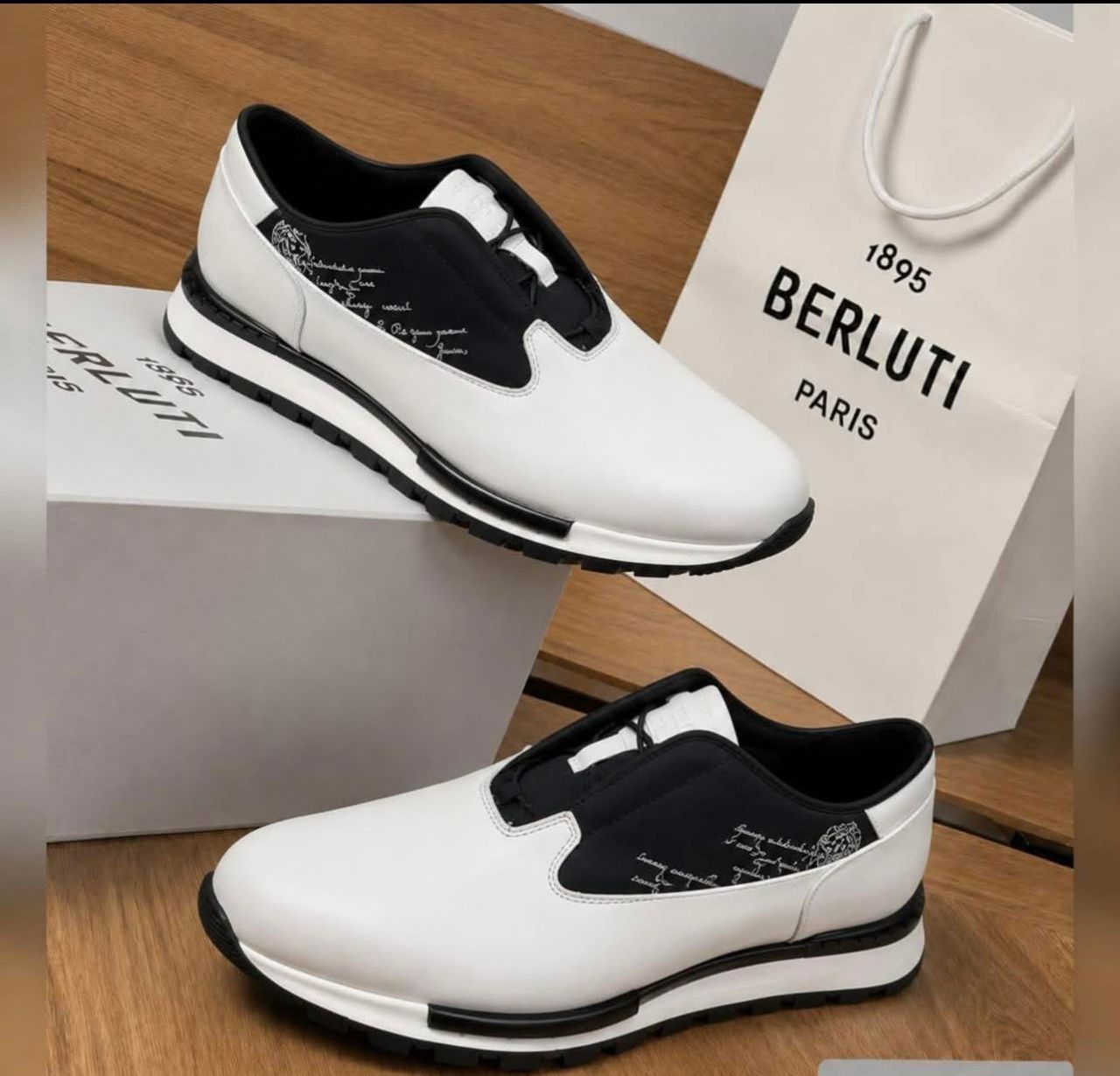 BERLUT PARISIENNE MATIÈRE CUIR SELLE GOMME