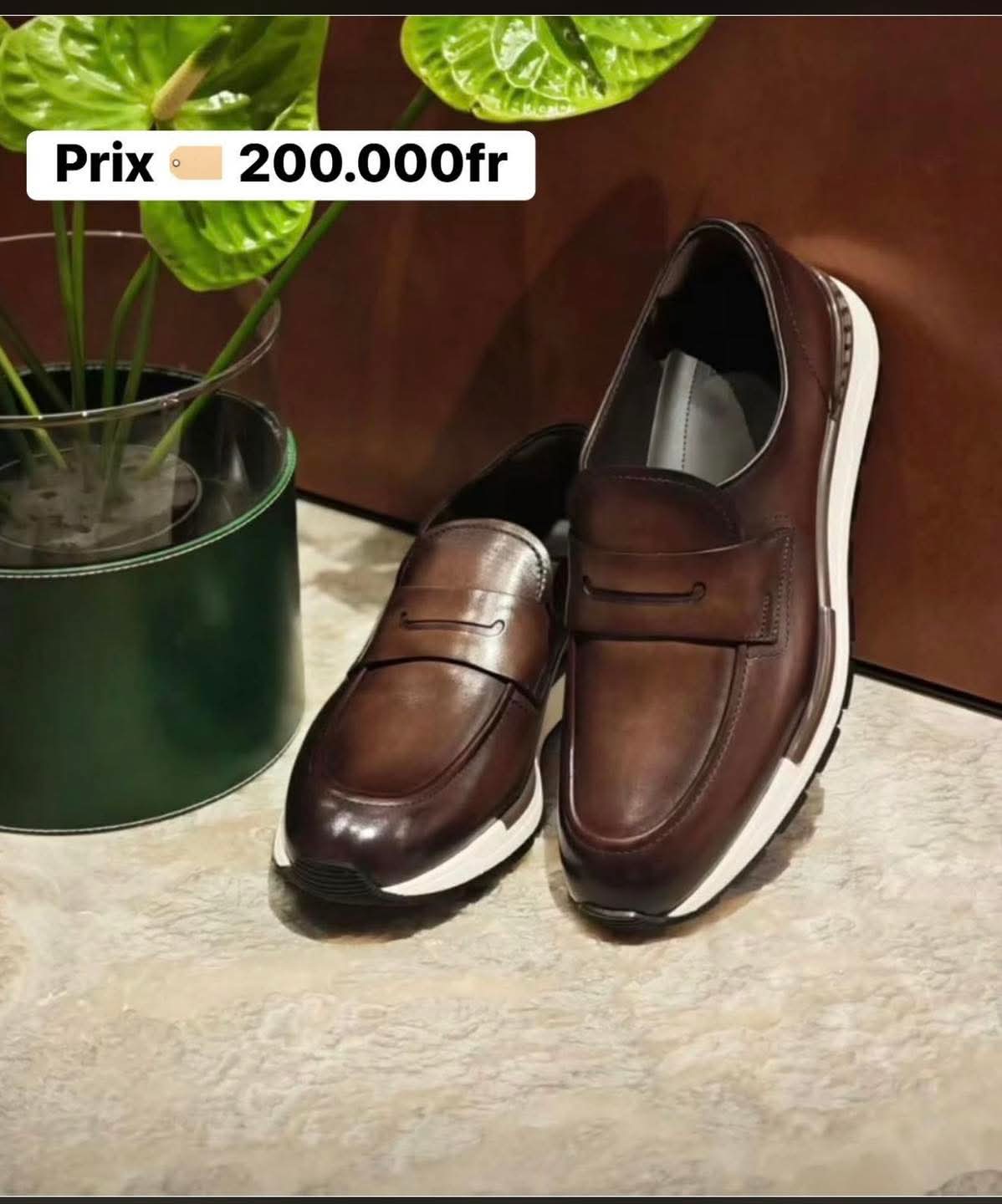 BERLUT PARISIENNE MATIÈRE CUIR SAMELLE GOMME