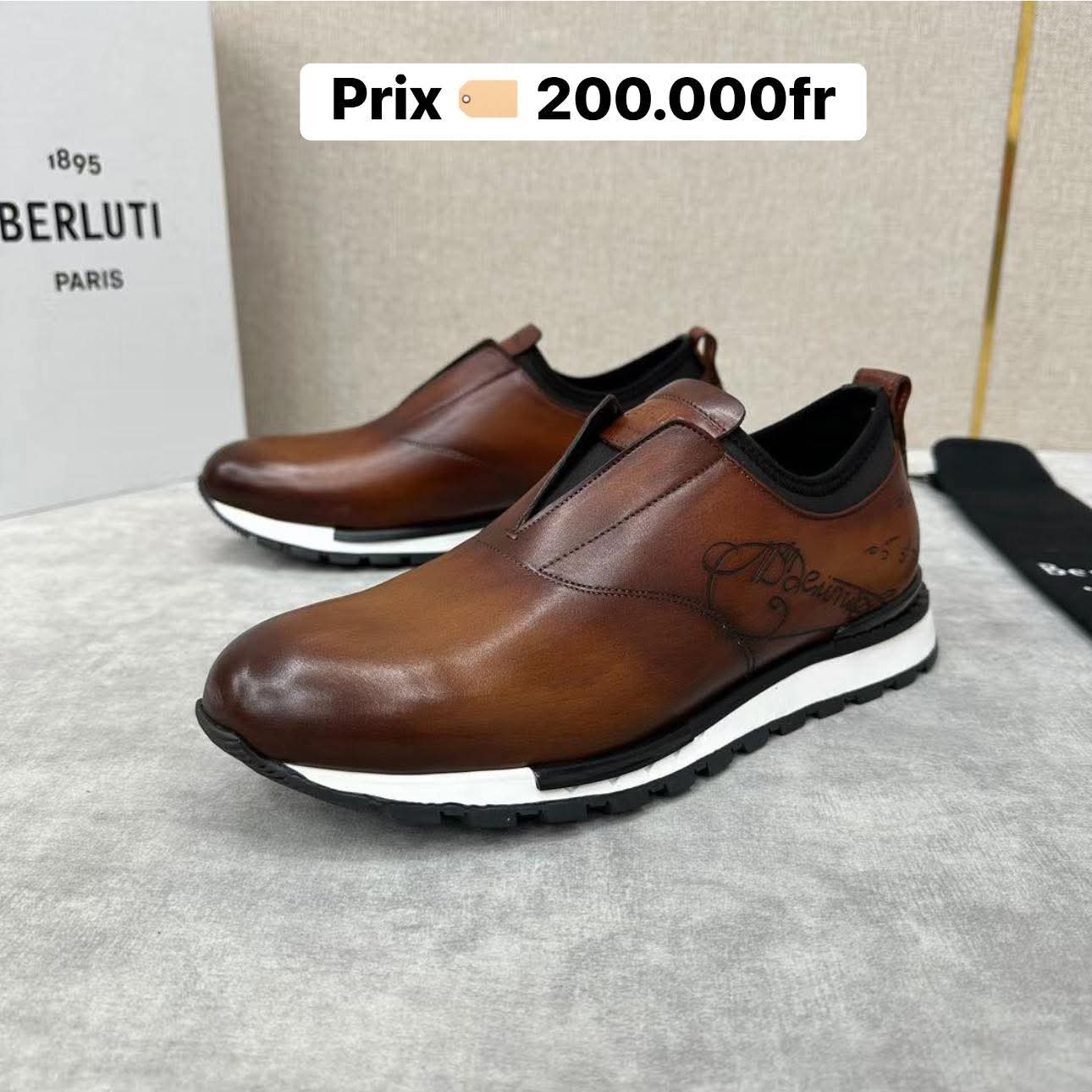 BERLUT  PARISIENNE MATIÈRE CUIR SAMELLE