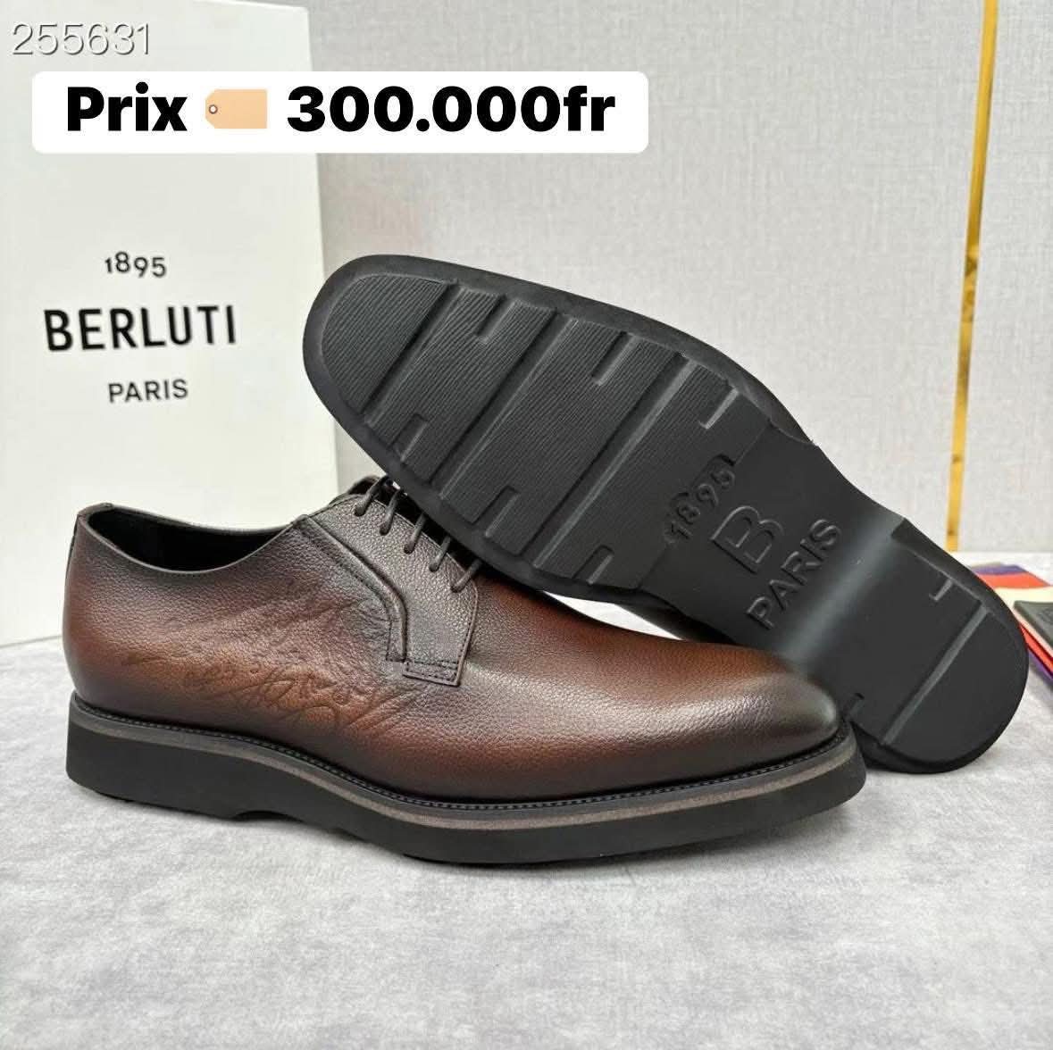 BERLUT PARISIENNE MATIÈRE CUIR SAMELLE GOMME